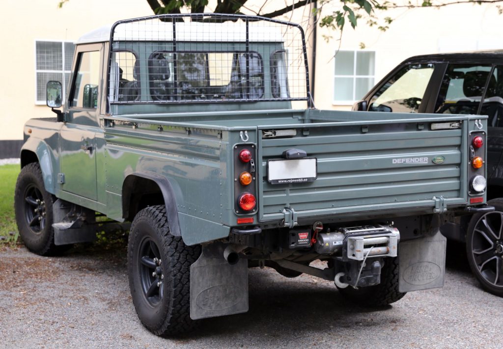 Land Rover Defender 110 picape 2009; para matéria sobre caminhonetes derivadas de jipes.