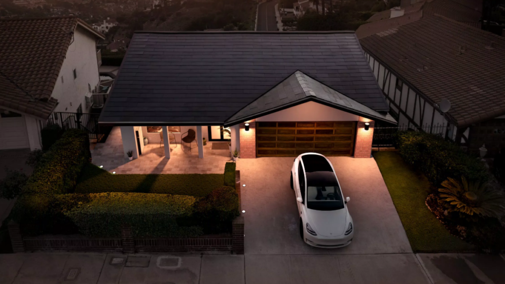 Casa com telhado fotovoltáico da Tesla com captação de energia solar