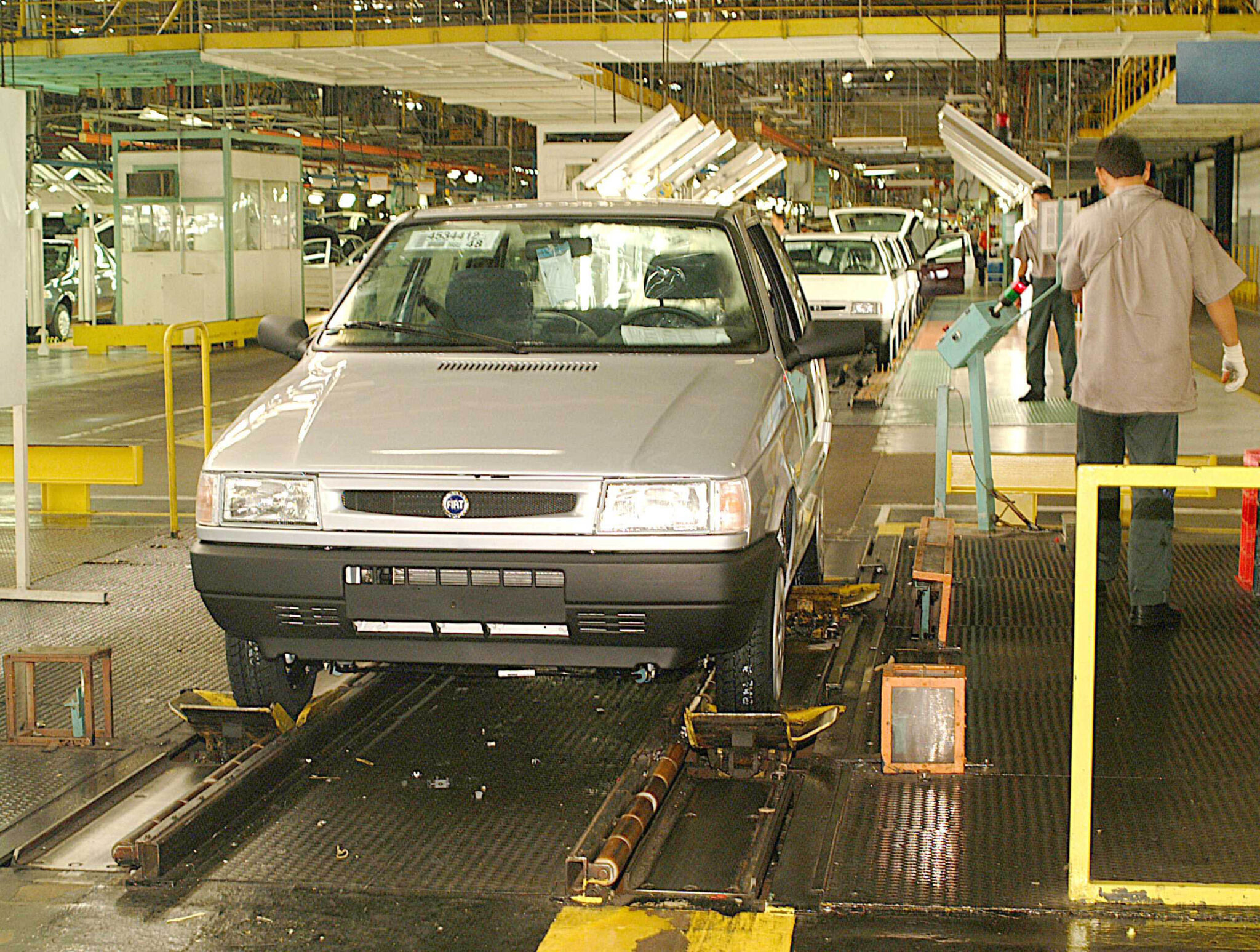 Fiat Uno Mille  Como era o primeiro carro popular do Brasil