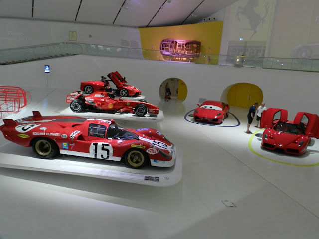 Ferraris no museu Enzo ferrari Itália