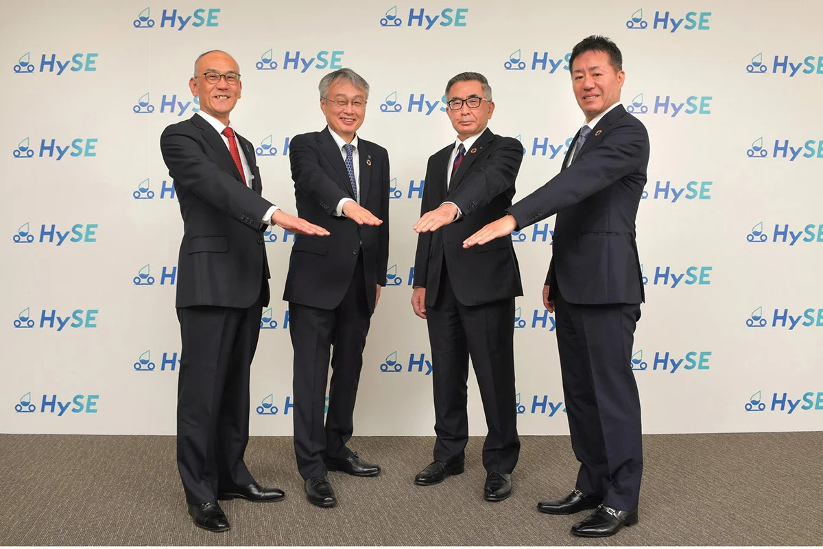 Executivos de Honda, Kawasaki, Suzuki e Yamaha: fabricantes fizeram parceria para desenvolver veículos movidos a hidrogênio