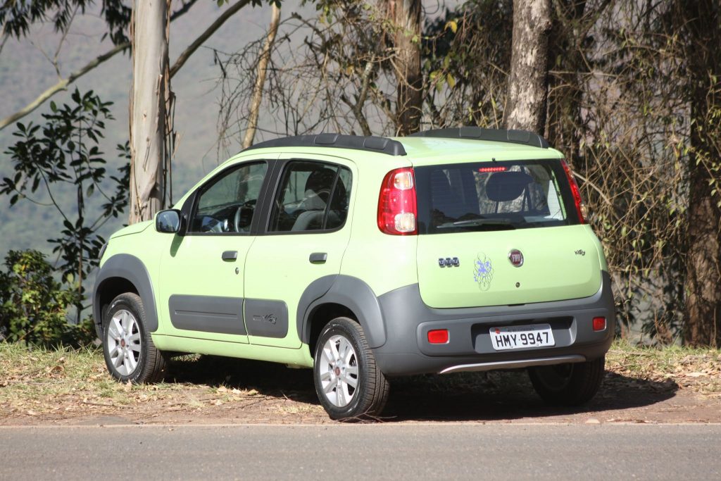 Fiat Uno Way 2011 green from the back