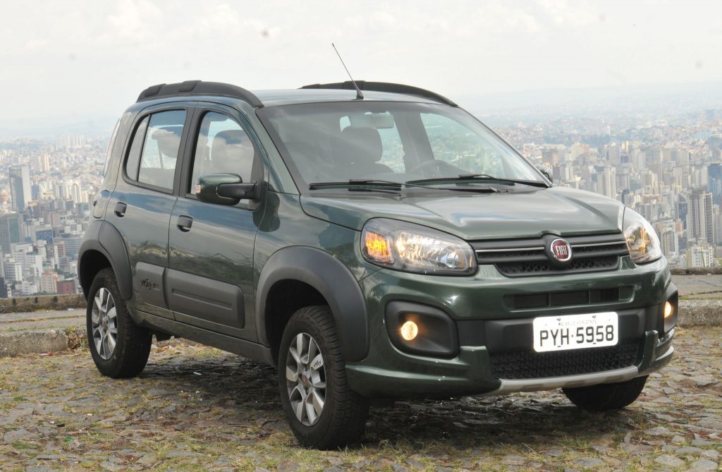 Fiat Uno Way 2017 verde de frente