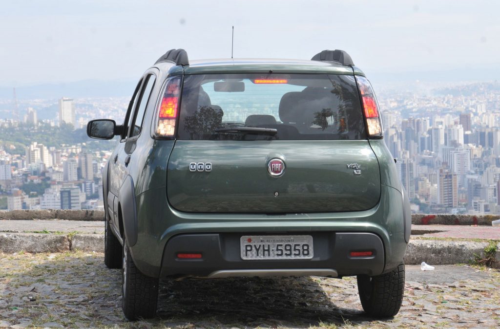 Fiat Uno Way 2017 green from the back