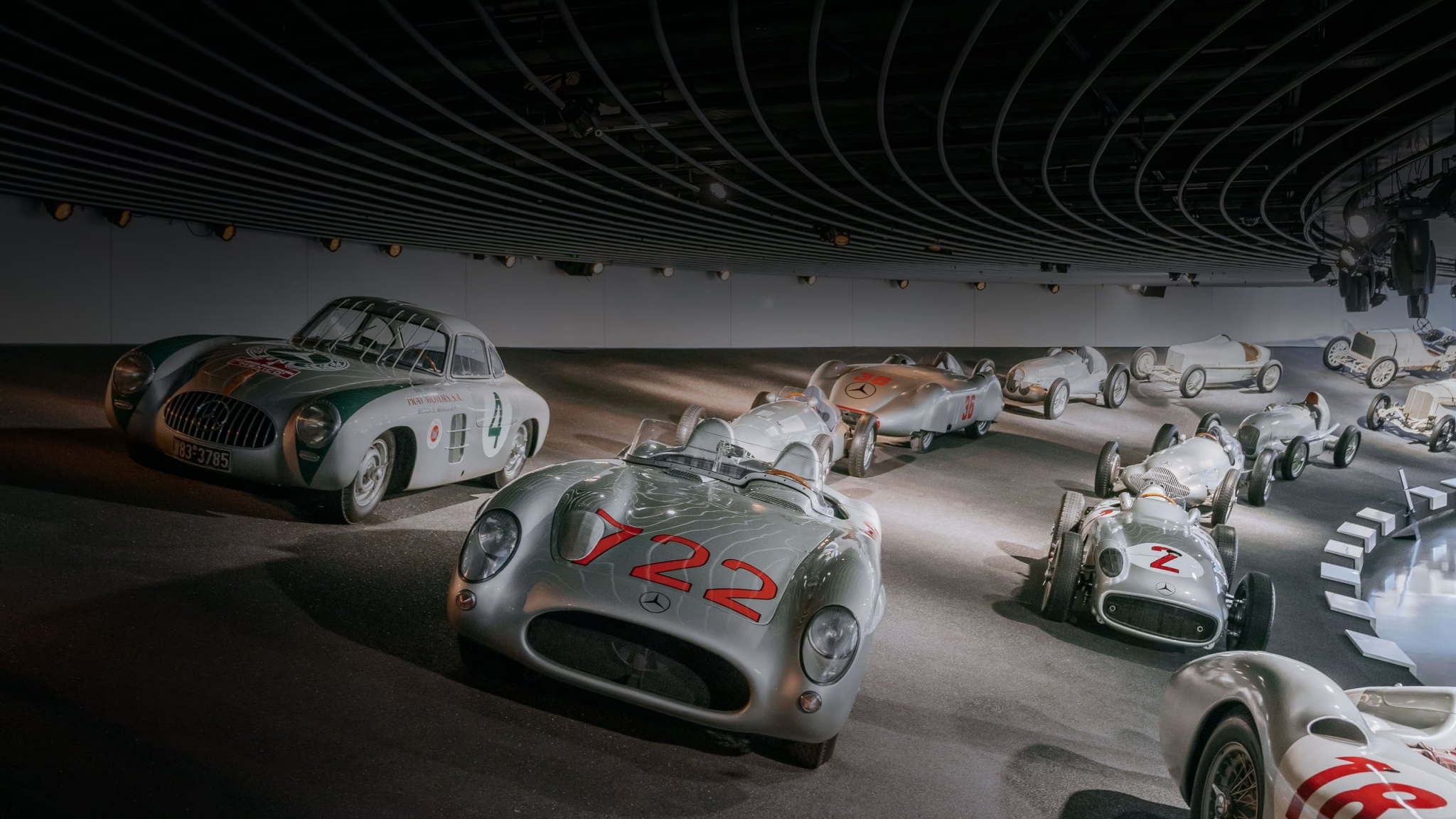 carros em museu da Mercedes Benz