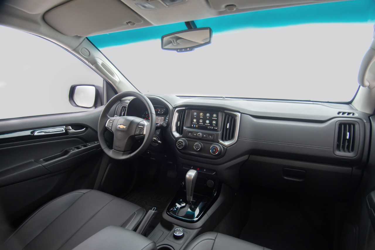 Interior da Chevrolet S10 Midnight 2024