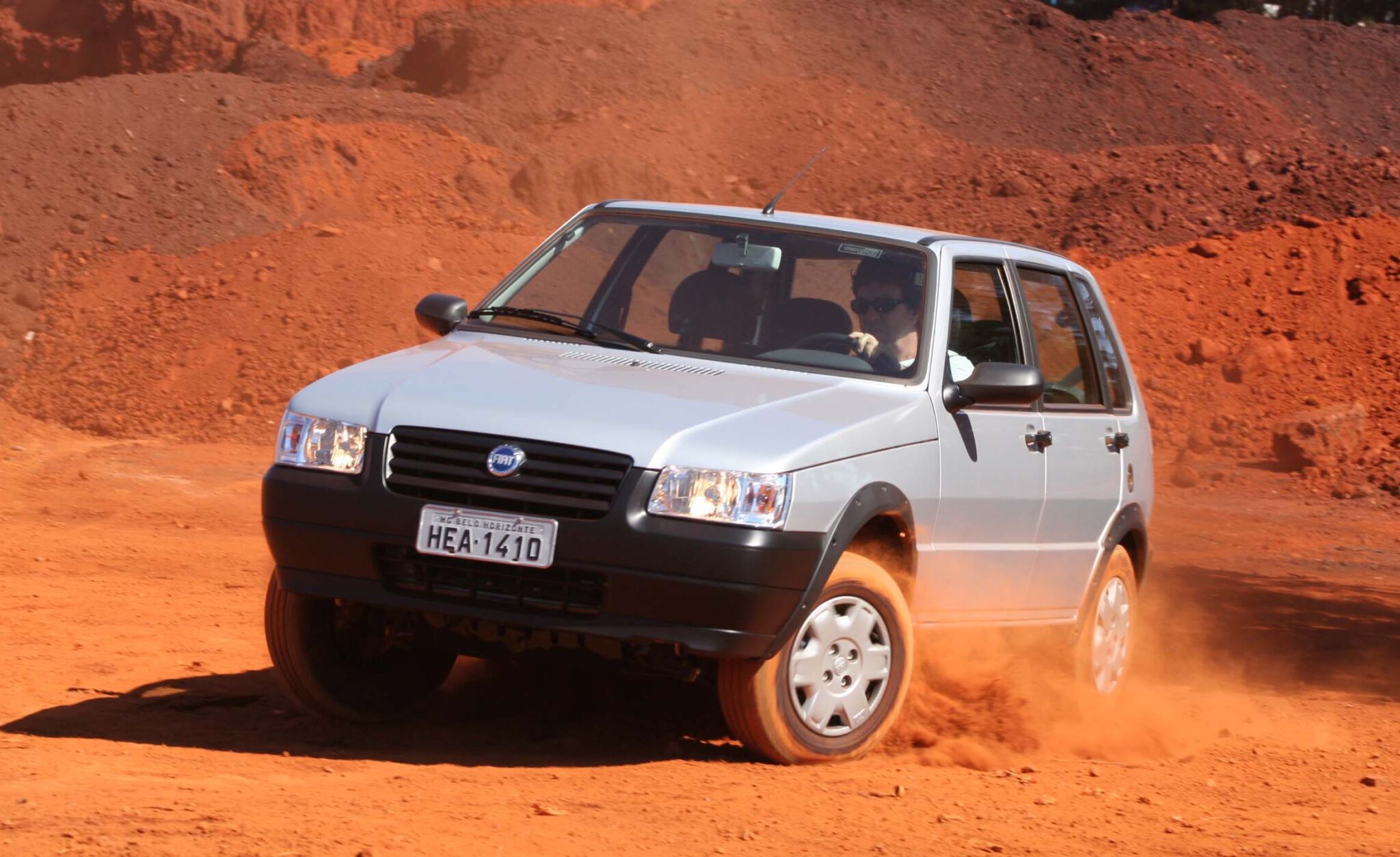 Fiat Uno Mille, precursor dos carros populares nacionais, saiu de linha em 2013