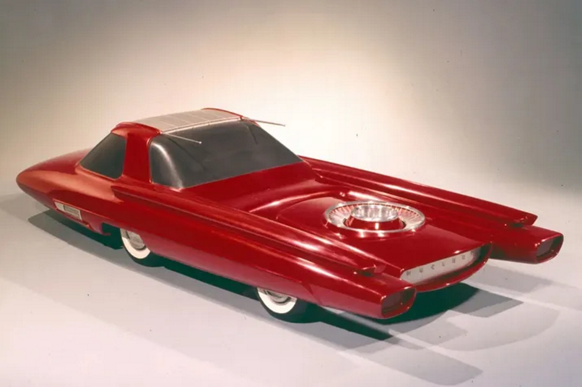 Ford Nucleon de traseira, o carro movido a energia nuclear.