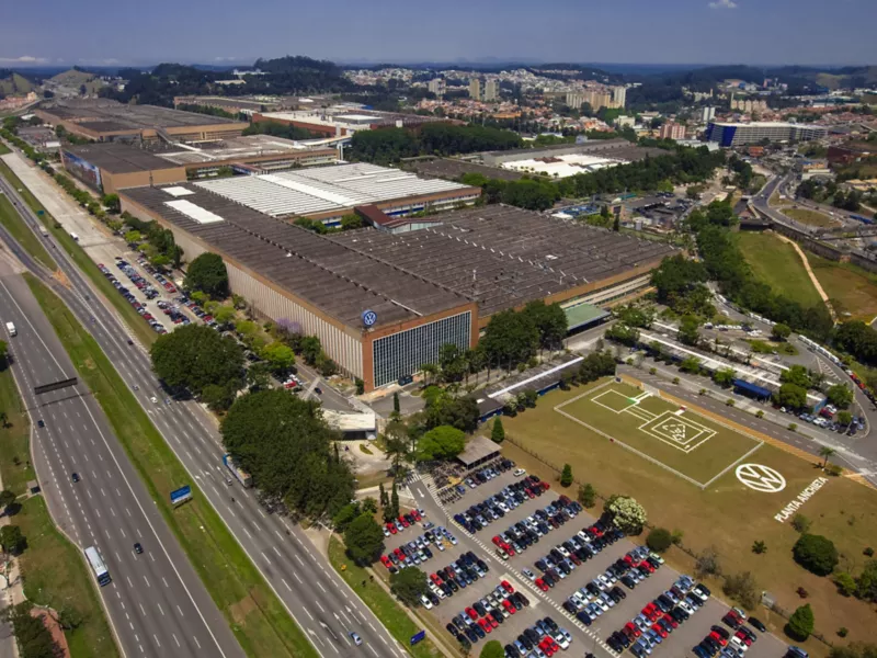 VW vista de cima; unidade de São José dos campos (SP). Volkswagen anuncia paralisação em três fábricas do Brasil.