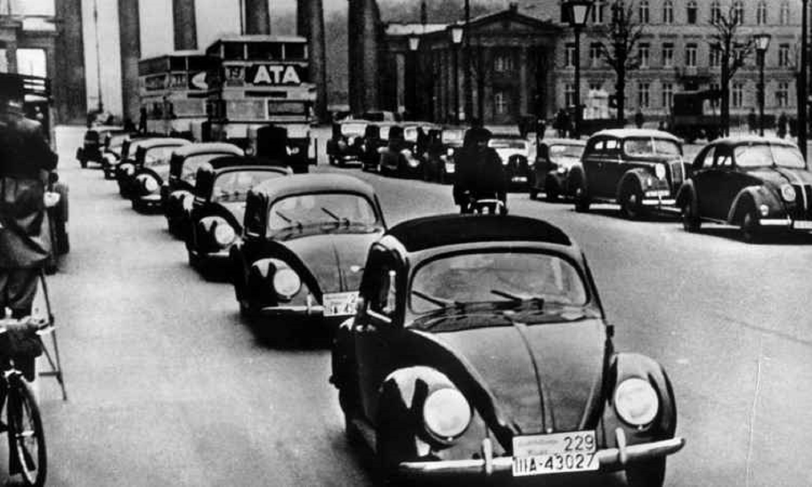 Veículos pré-série foram apresentados em uma espécie de desfile em 1938 