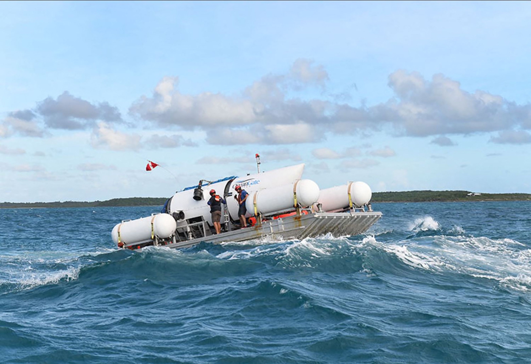 submarino da ocean gate expeditions desaparecido titanic com plataforma no mar