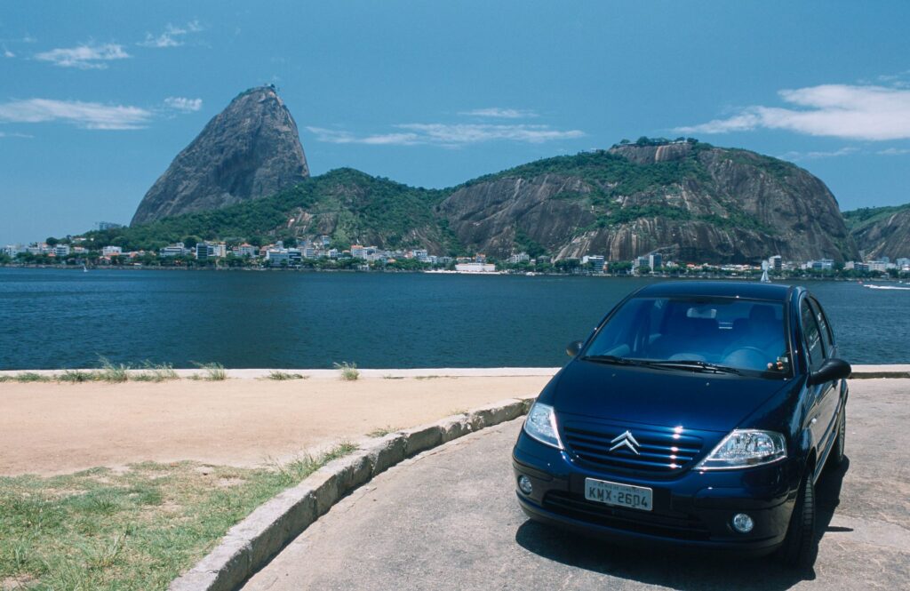 C3 de primeira geração visto de frente.