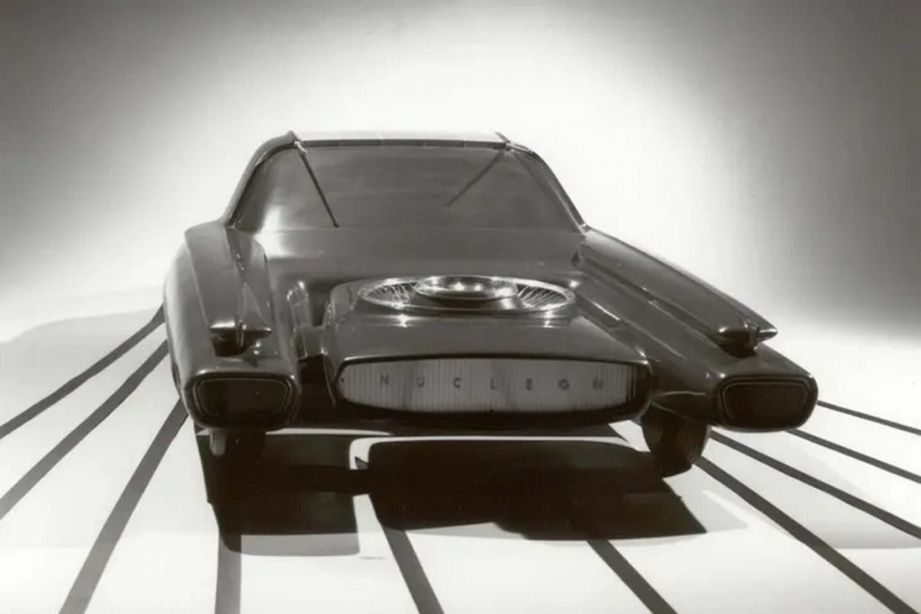 Ford Nucleon de traseira, o carro movido a energia nuclear.