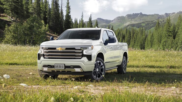 Chevrolet Silverado High Country de frente