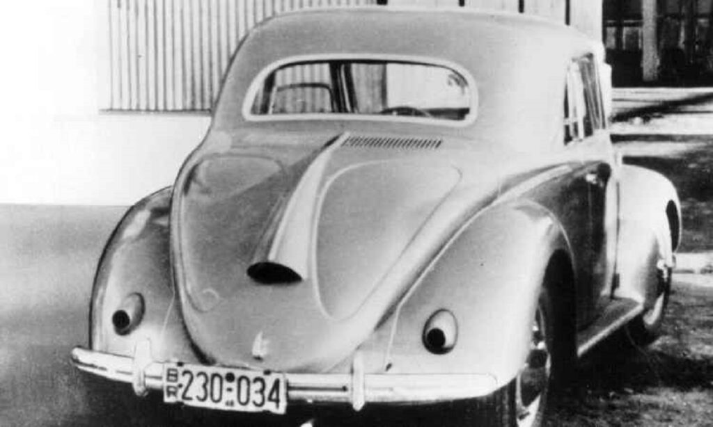 Esse Fusca único, estilo cupê, foi fabricado pela Hebmüller; a empresa, que fabricava as carrocerias conversíveis do modelo