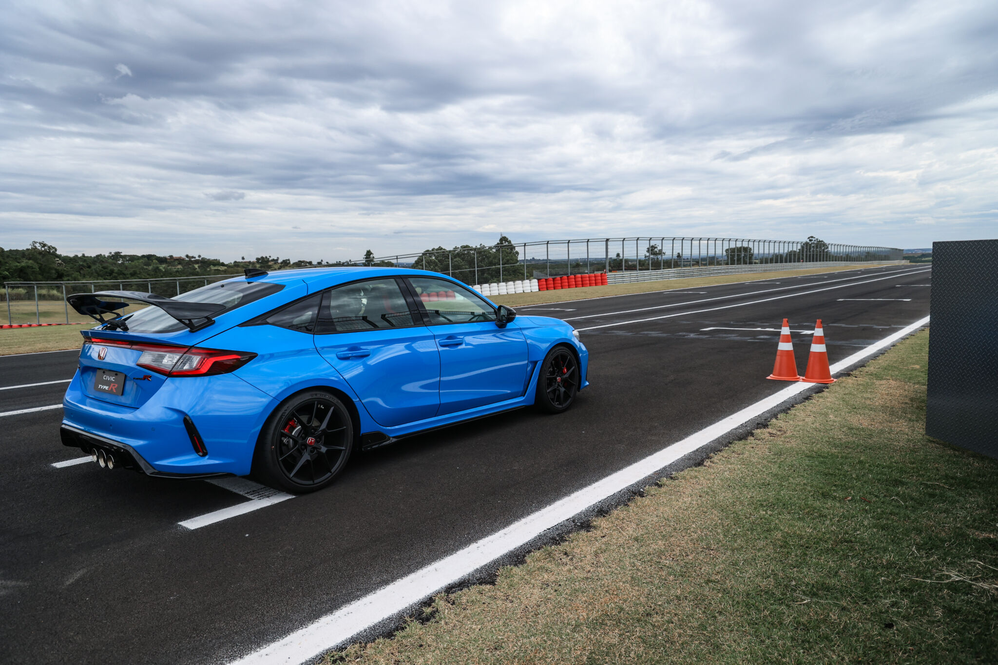 Honda Civic Type R azul de traseira