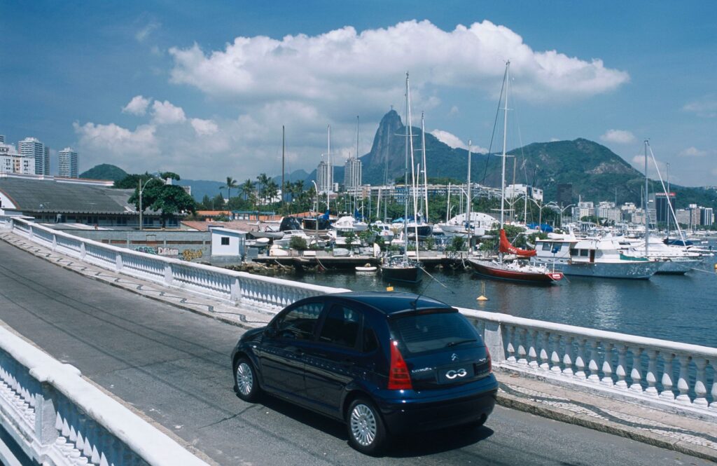 C3 de primeira geração visto de trás.