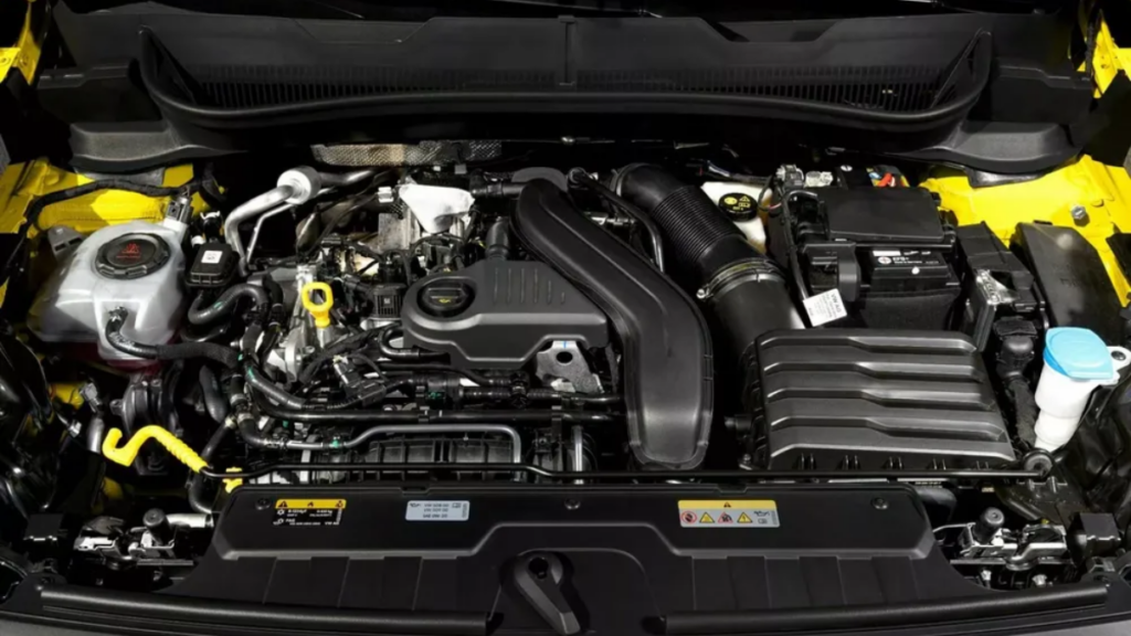 Volkswagen T-Cross 2024 amarelo neon vista motor; para matéria sobre a reestilização do SUV alemão