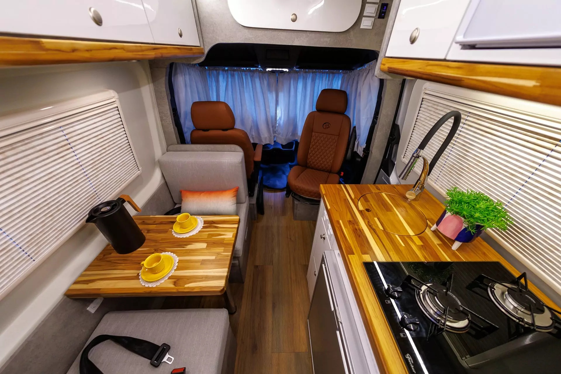 Interior motorhome Rigel Estrella Mobil cabine