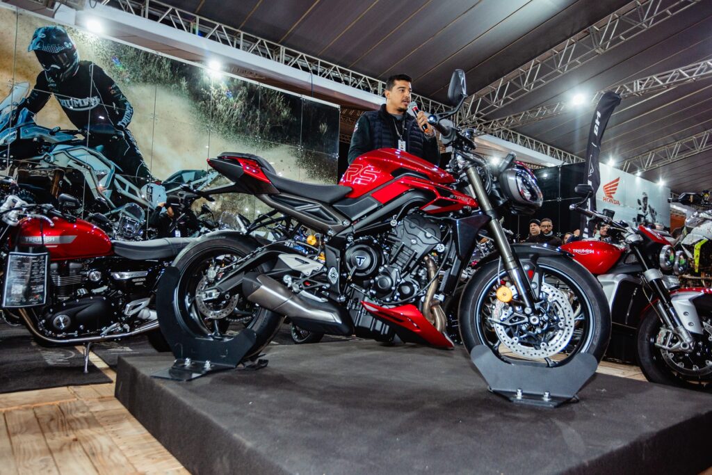 Lançamento inédito, Street Triple 765 RS foi o destaque da Triumph no Bike Fest 2023, em Tiradentes