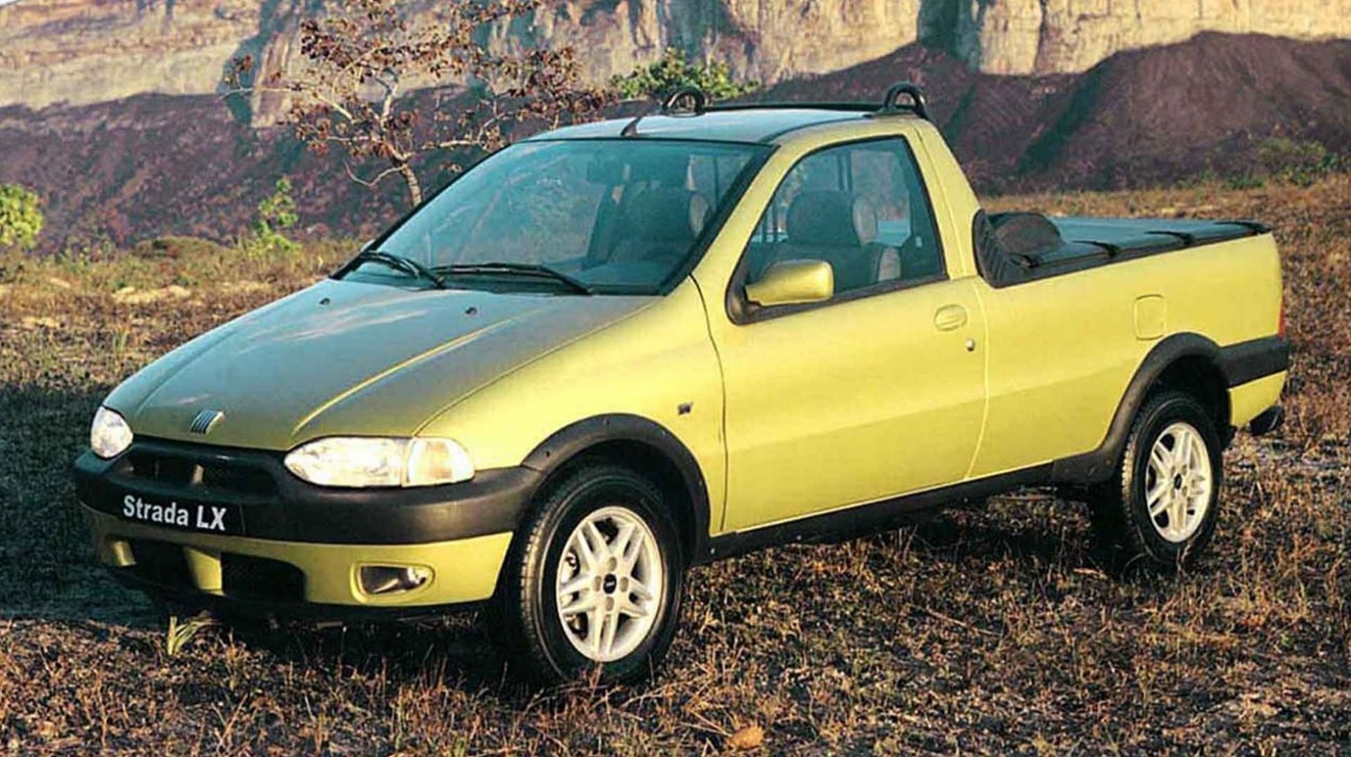 Fiat Strada LX 1999 de frente estacionada