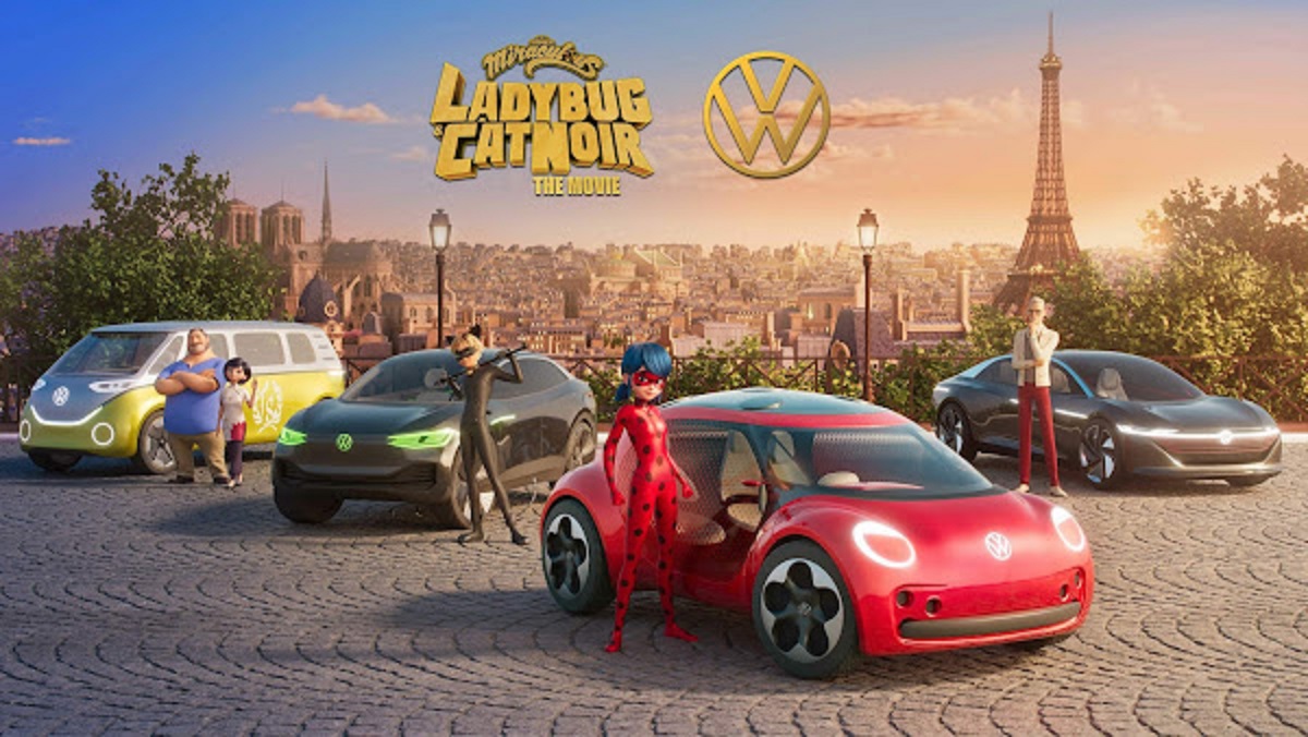 Cartaz do novo filme da Ladybug com o fusca elétrico. 