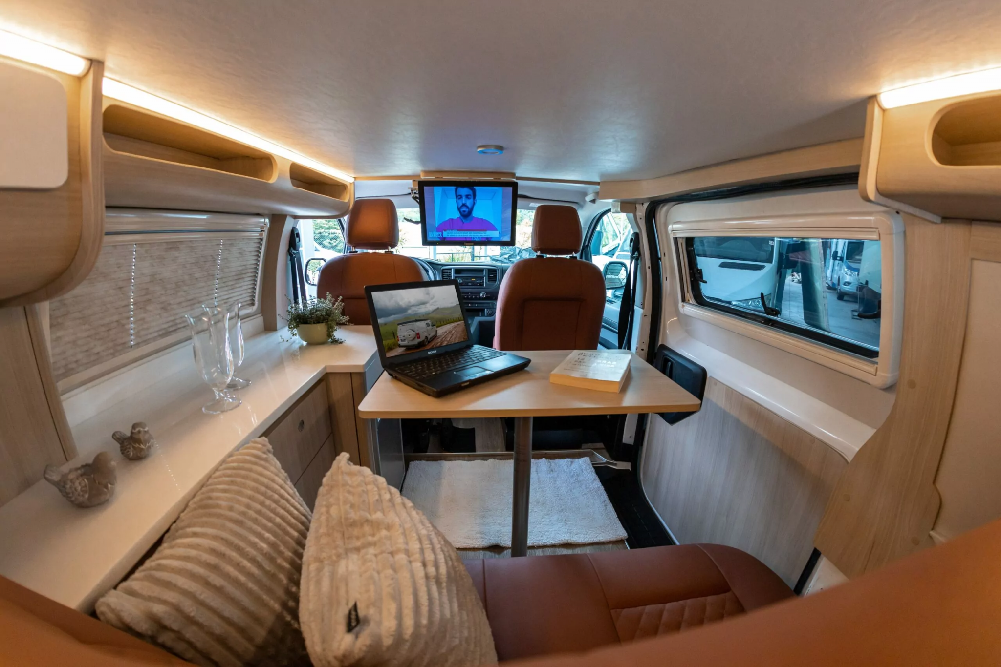 Interior motorhome Comet Estrella Mobil sala