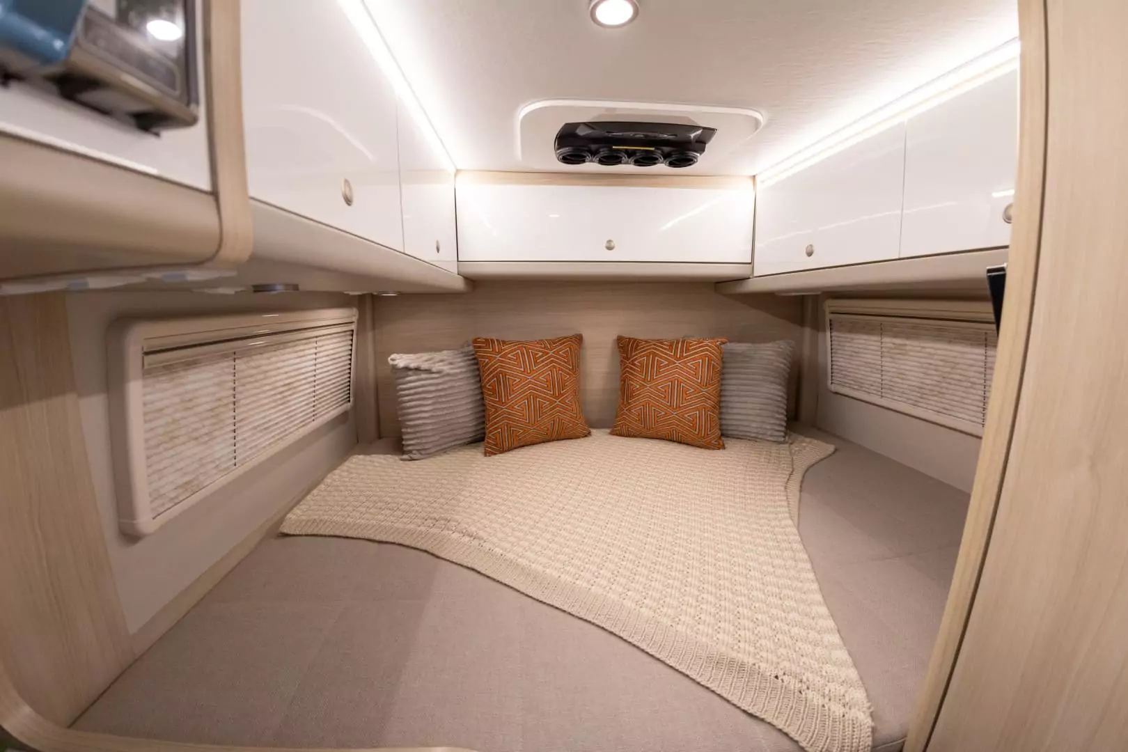 Interior motorhome Hadar Estrella Mobil cama