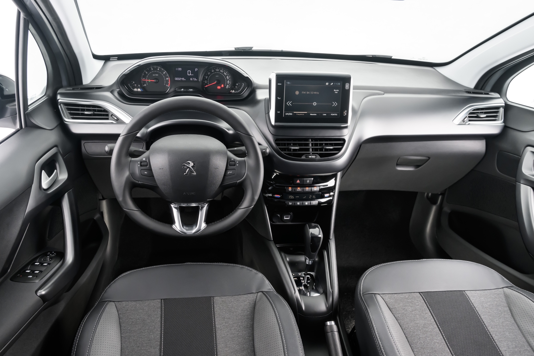 peugeot 2008 style 1.6 thp linha 2024 branco interior bancos e painel estatico no estudio