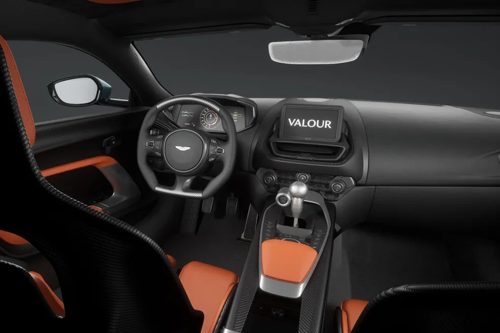 Superesportivo Aston Martin Valour interior exclusivo