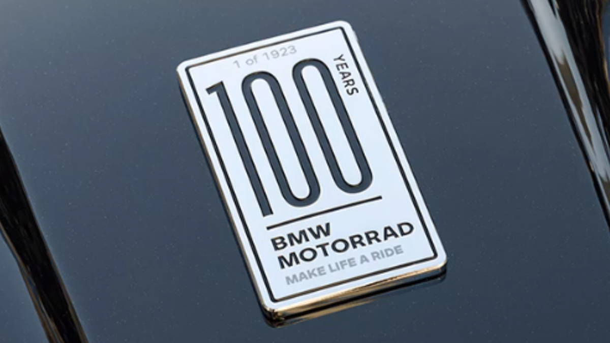 Plaqueta de comemoração aos 100 anos da BMW Motorrad 