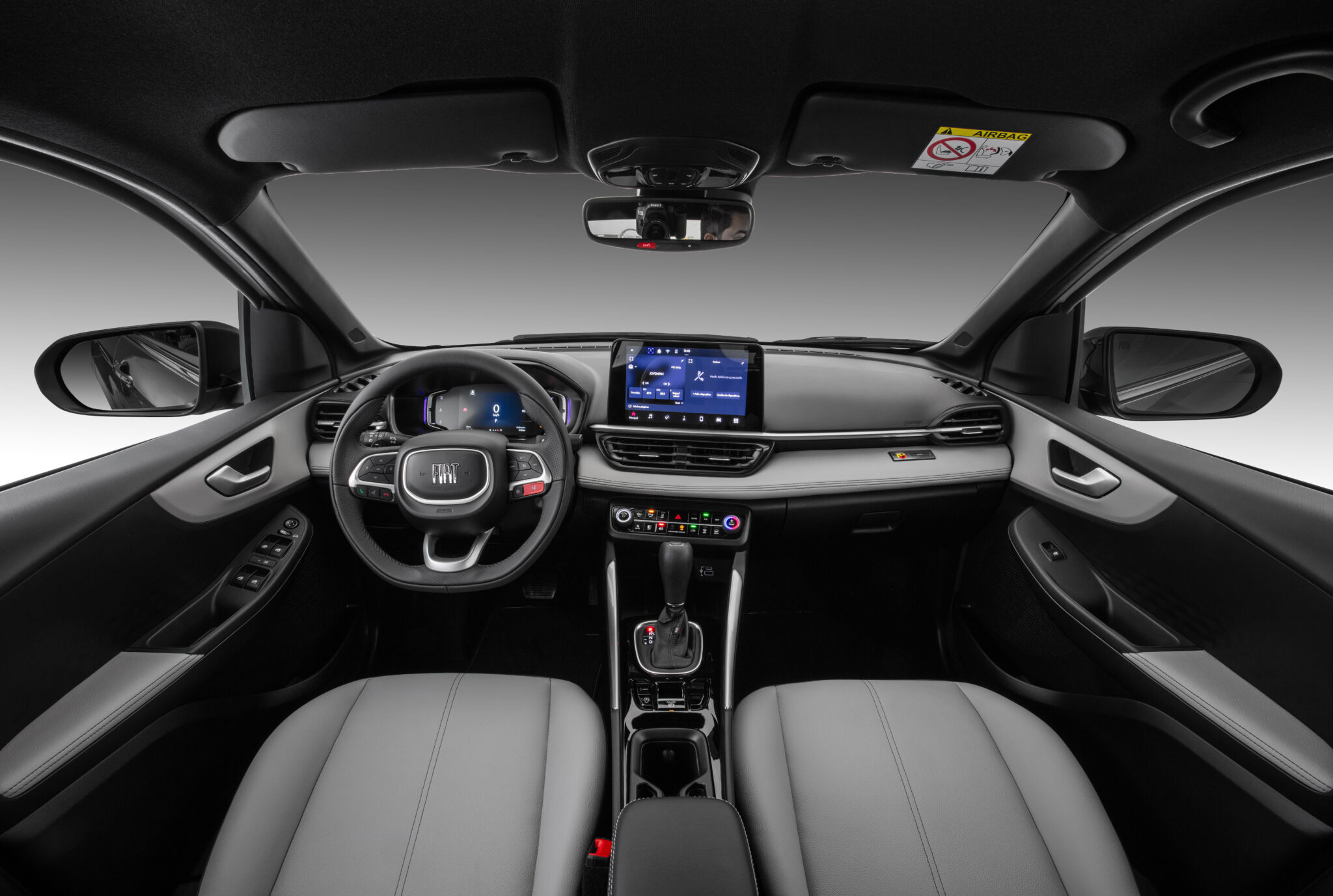 Interior do Fiat Fastback Limited 2024