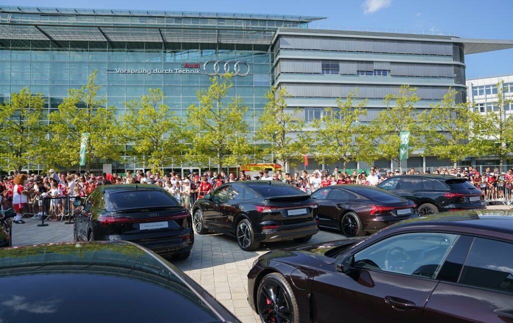 Carros da Audi que serão entregues aos jogadores na sede da marca.