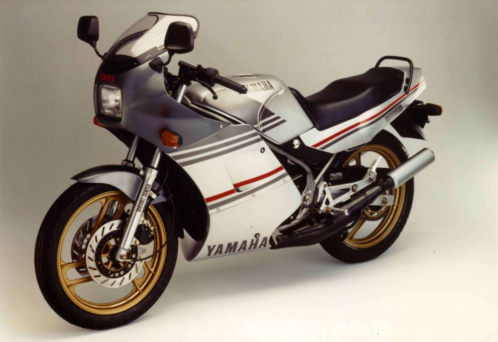 Yamaha RD350; modelo está entre as motos velhas que os ricos estão inflacionando.