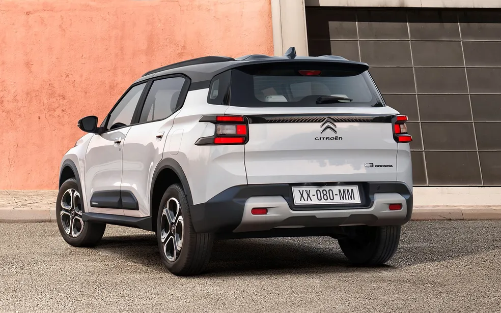 Citroën C3 branco traseira e lateral