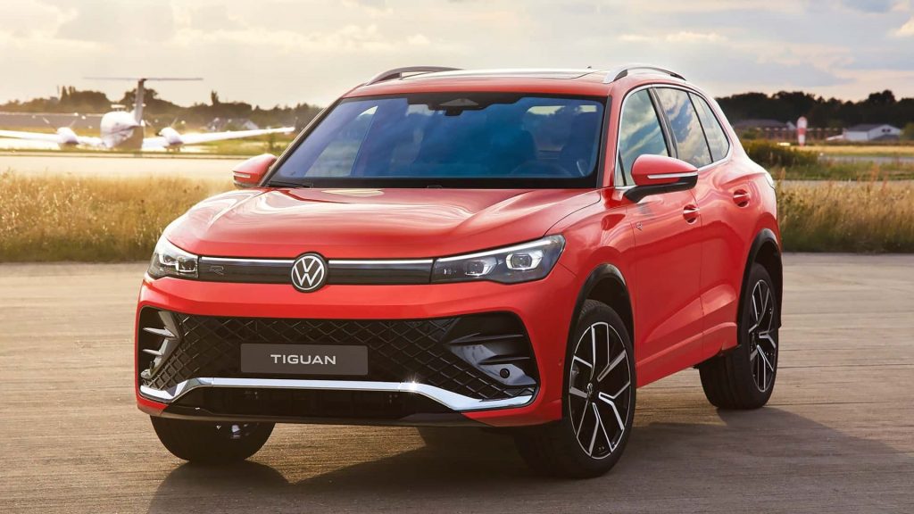 Volkswagen Tiguan 2024 vermelha de frente; terceira geração do SUV chega à Europa.