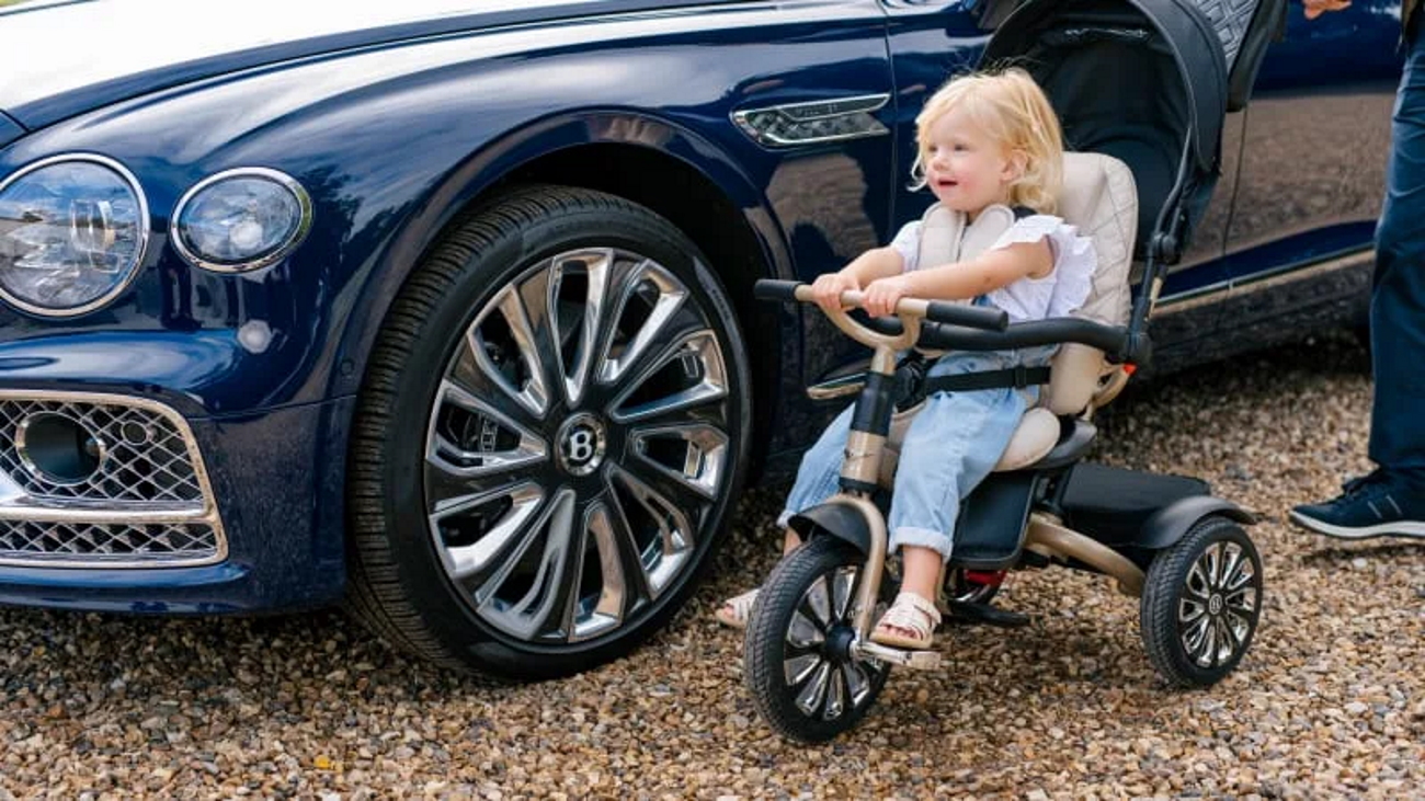 Bentley lança triciclo infantil com bancos em couro e pneus de borracha