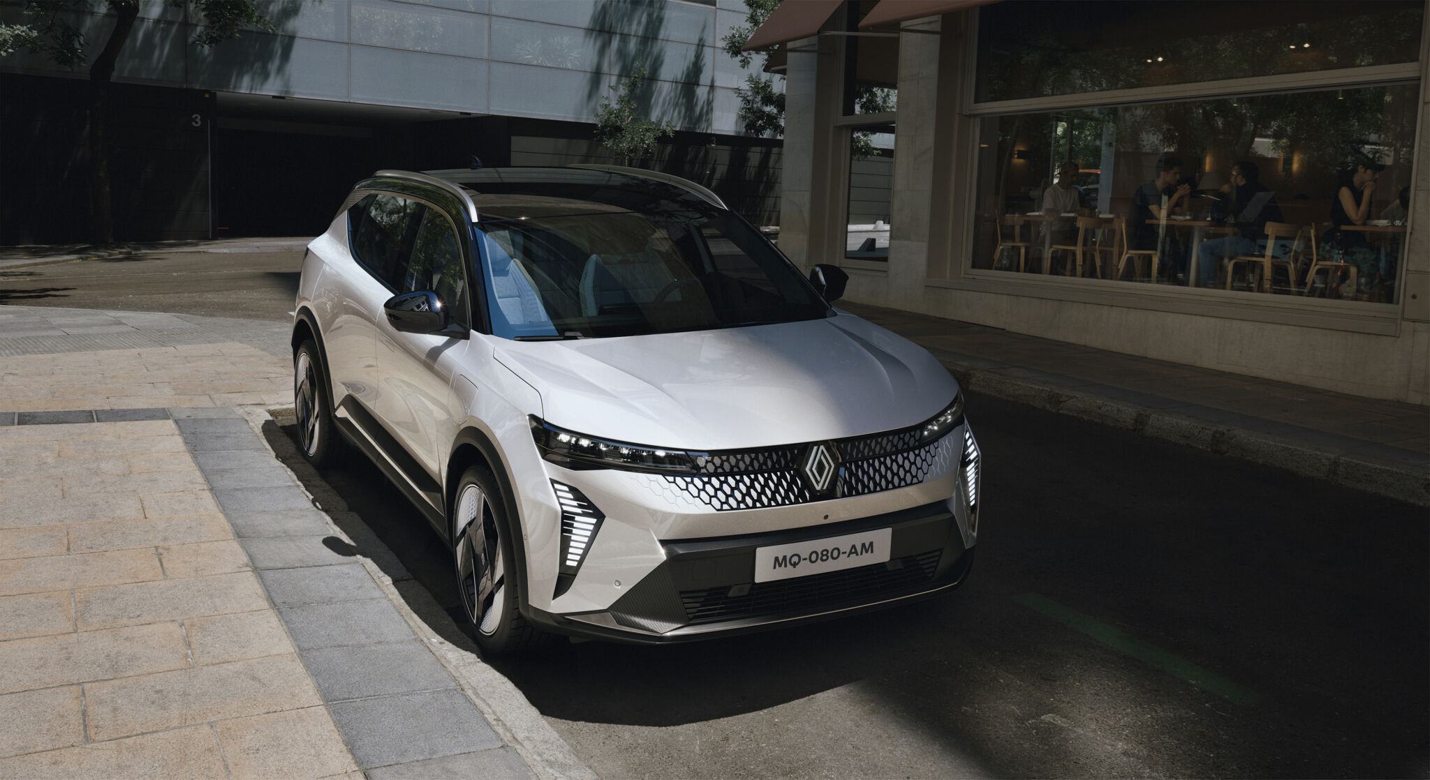 Renault Scénic 2024 de frente estacionado