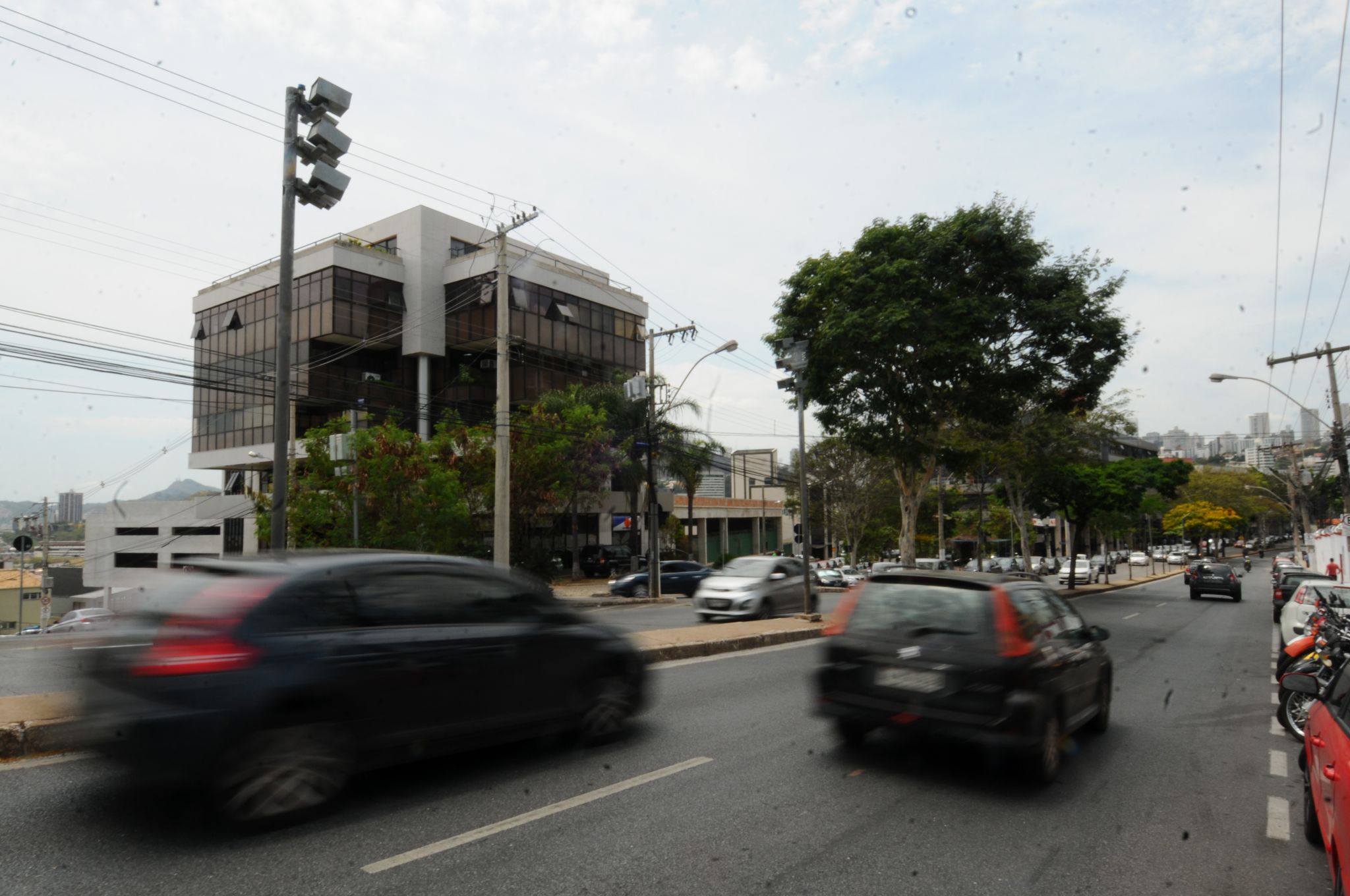 Radar registra diversos tipos de infração de trânsito