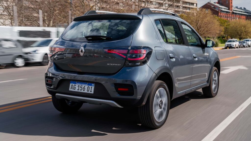 Renault Sandero Stepway 2023 de traseira