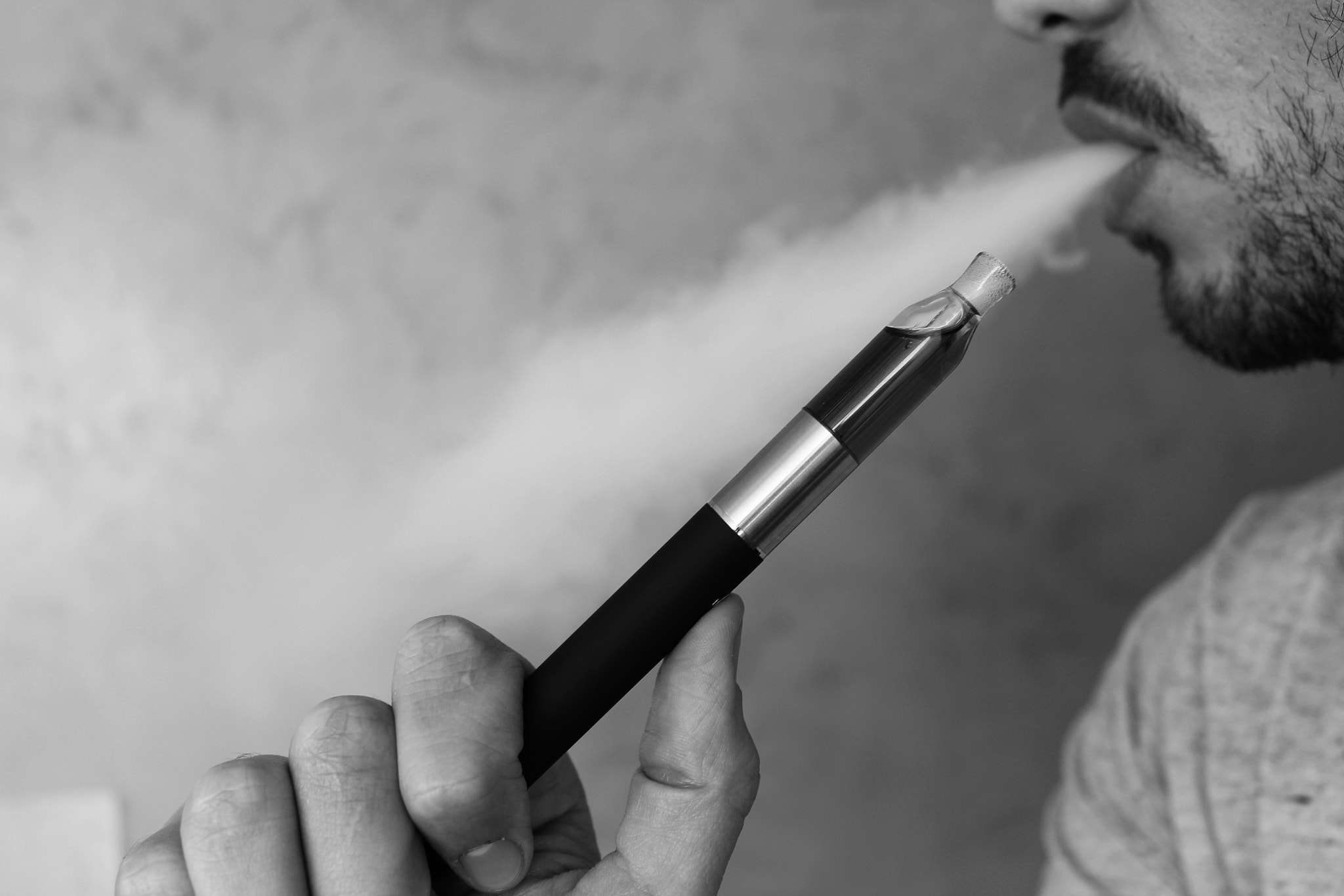 Em ambientes fechados e pequenos, como nos carros, o vape é mais nocivo à saúde