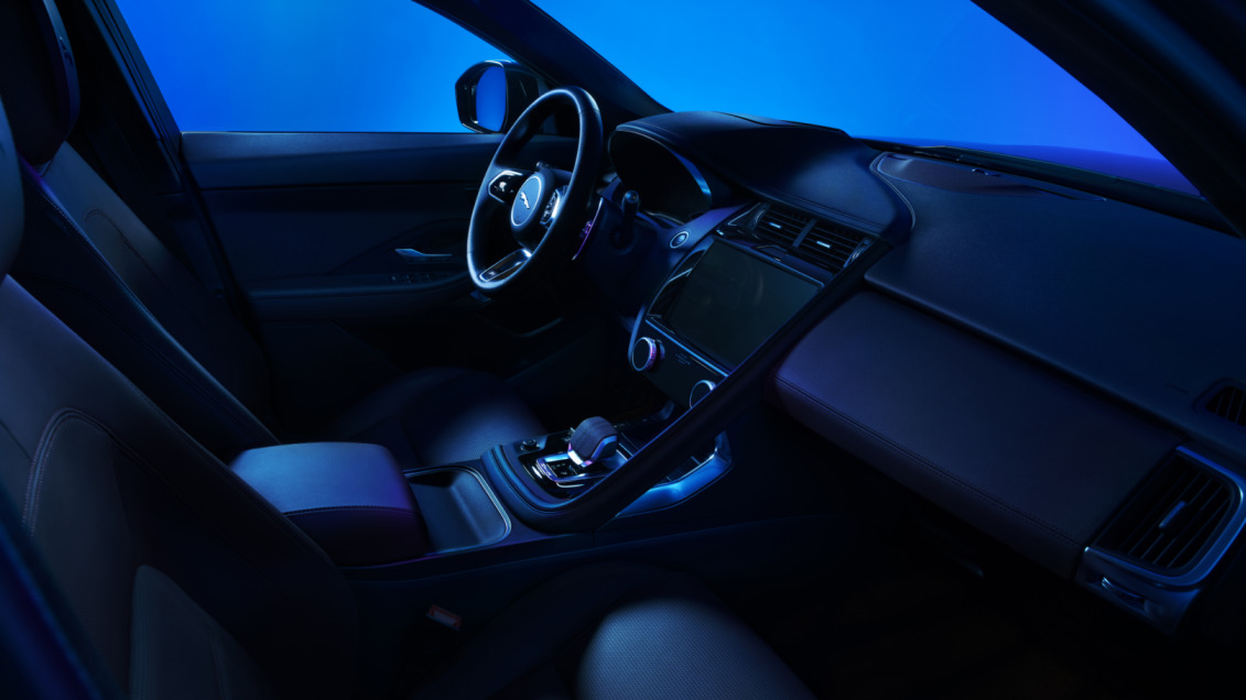 Interior do Jaguar E-Pace 2024. 