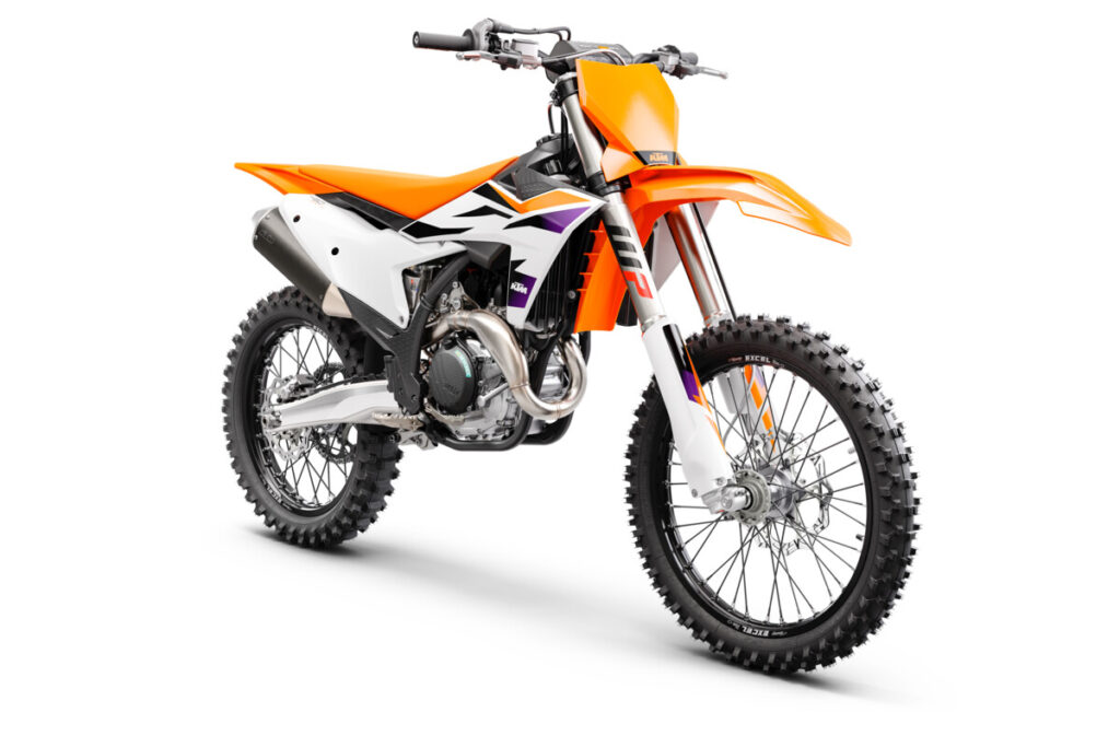 KTM 450 SX F my24 vista da diagonal.