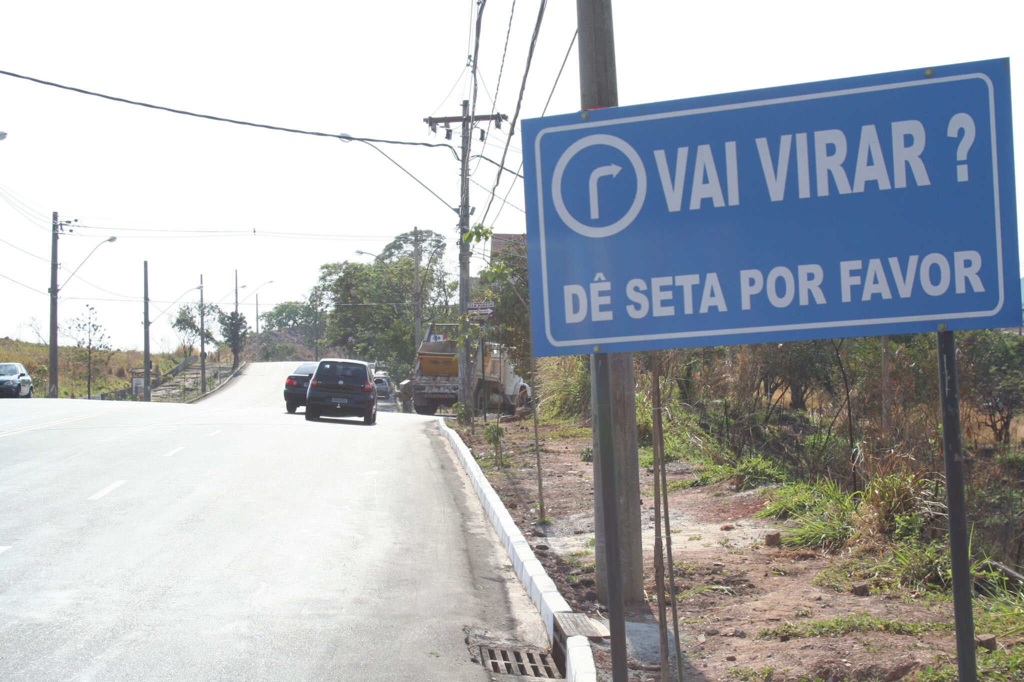 Placa sobre uso de setas ao realizar colisão no trânsito