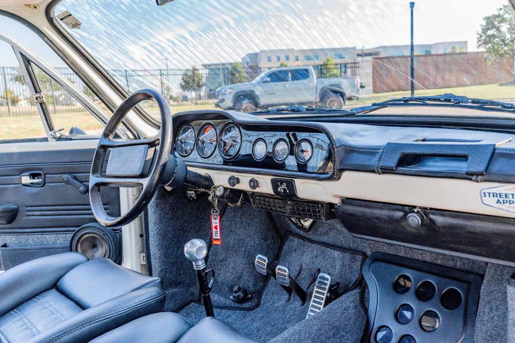 Dashboard of a 1974 Volkswagen Brasilia.