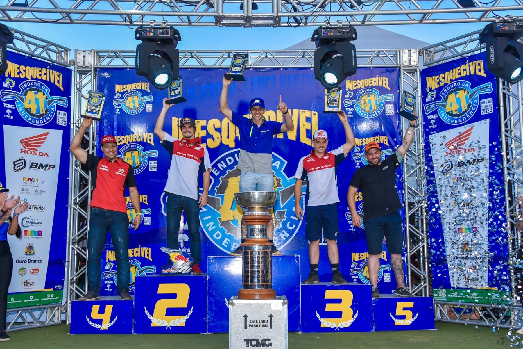 enduro da independencia 2023 podium com os vencedores da categoria elite