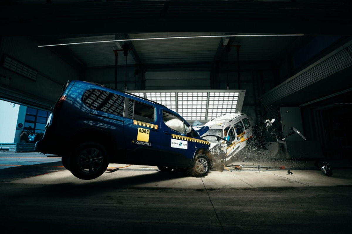 Pela primeira vez, Latin NCAP faz crash test com dois carros frente-a-frente