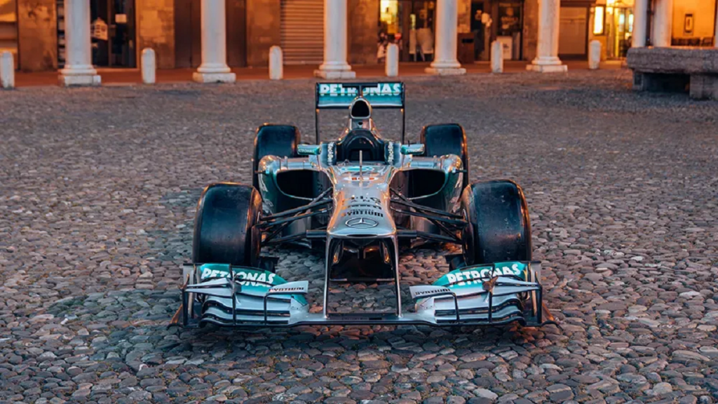 Mercedes-AMG Petronas W04-04 de Lewis Hamilton vista de frente.