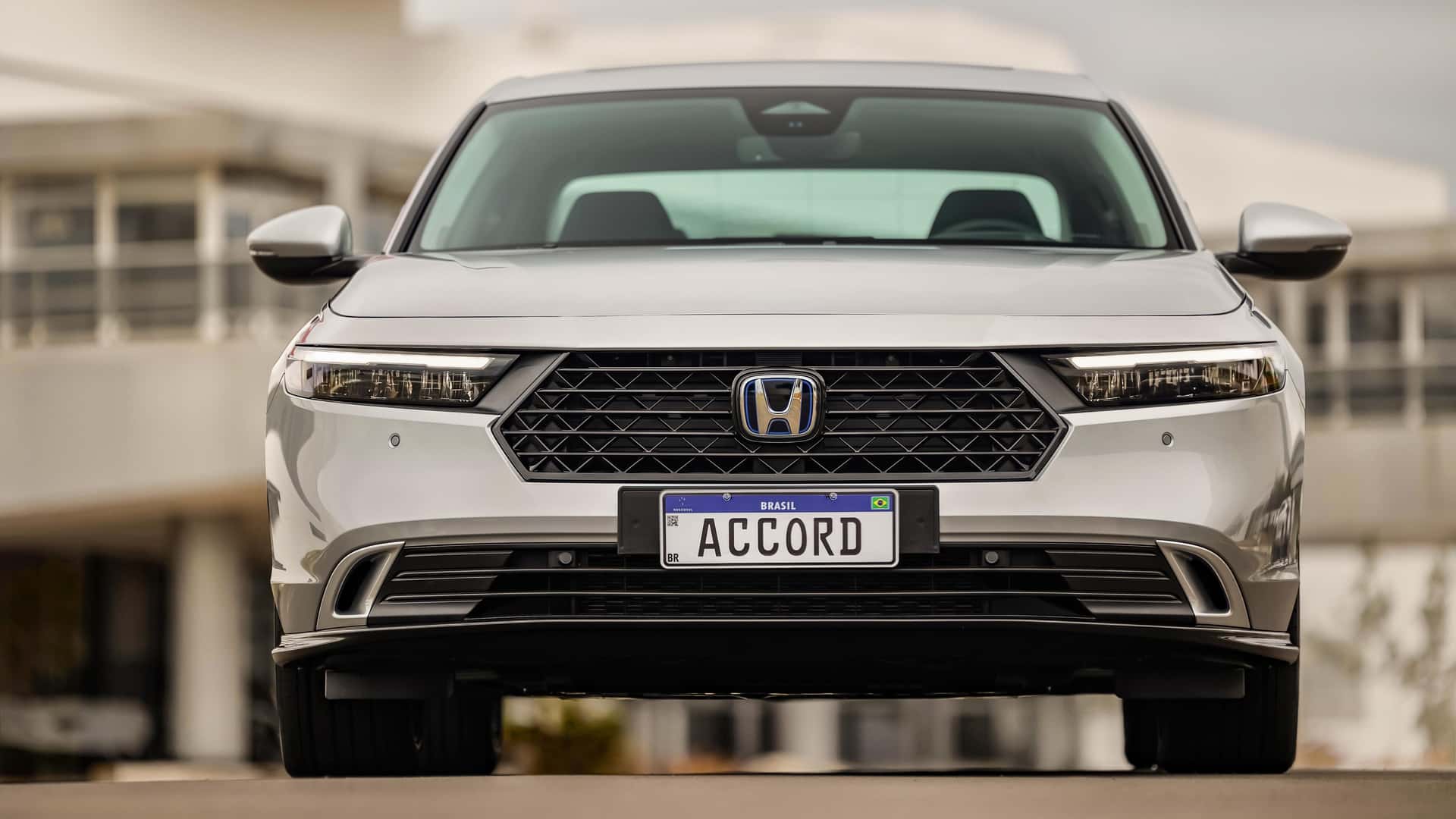 Novo Honda Accord híbrido chega com consumo de moto e preço de carro de luxo; confira