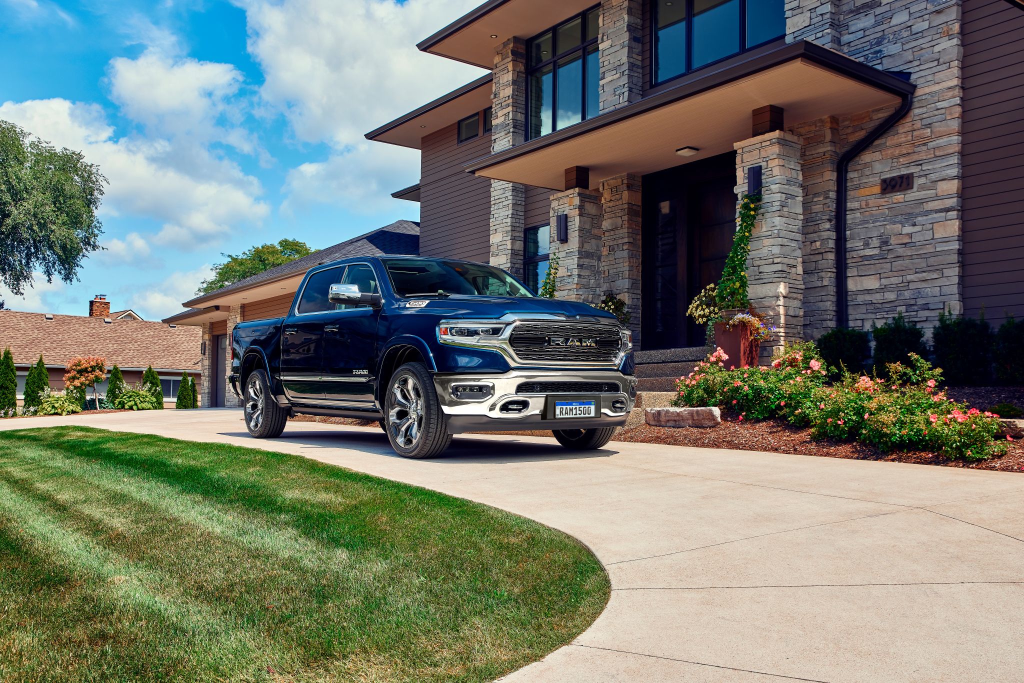 RAM 1500 azul, para matéria sobre carros de professor.